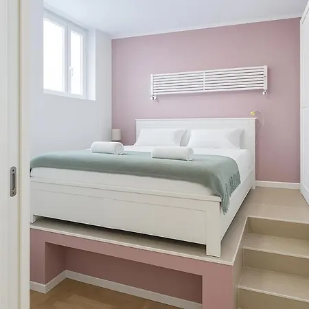 Cozy Near Porta Romana Apartment *